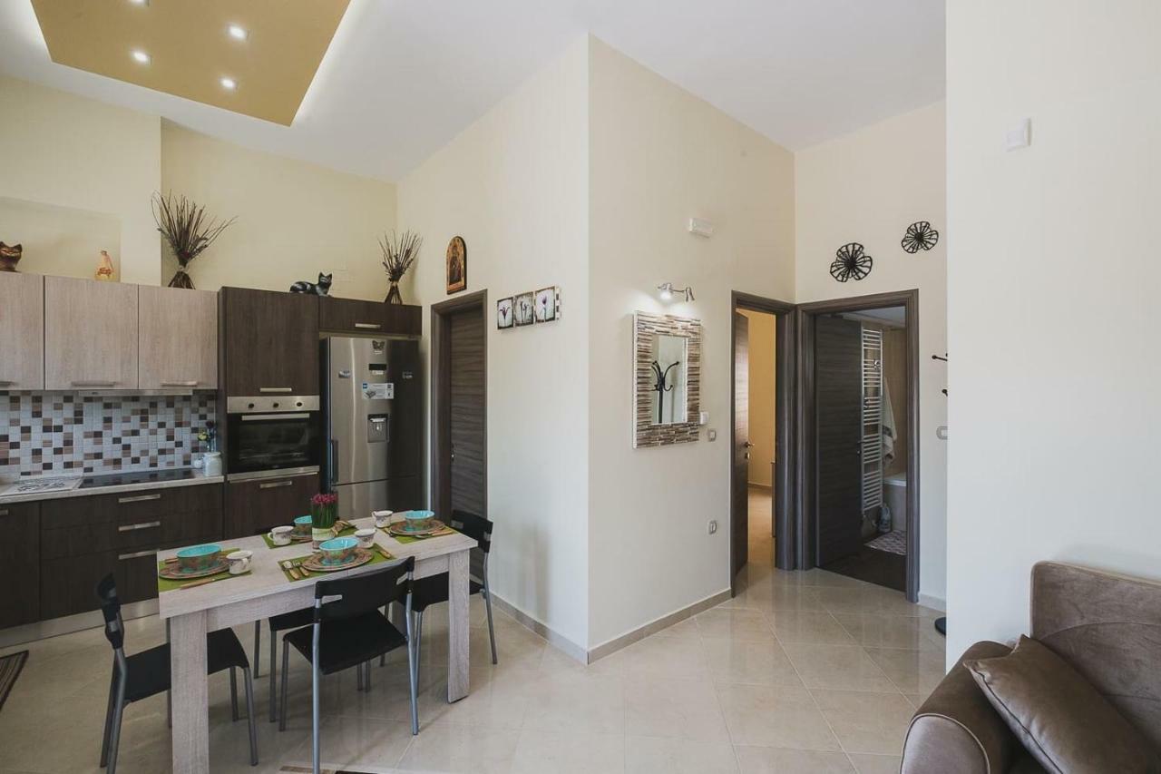 Spacious Home With Parking Chania  ภายนอก รูปภาพ