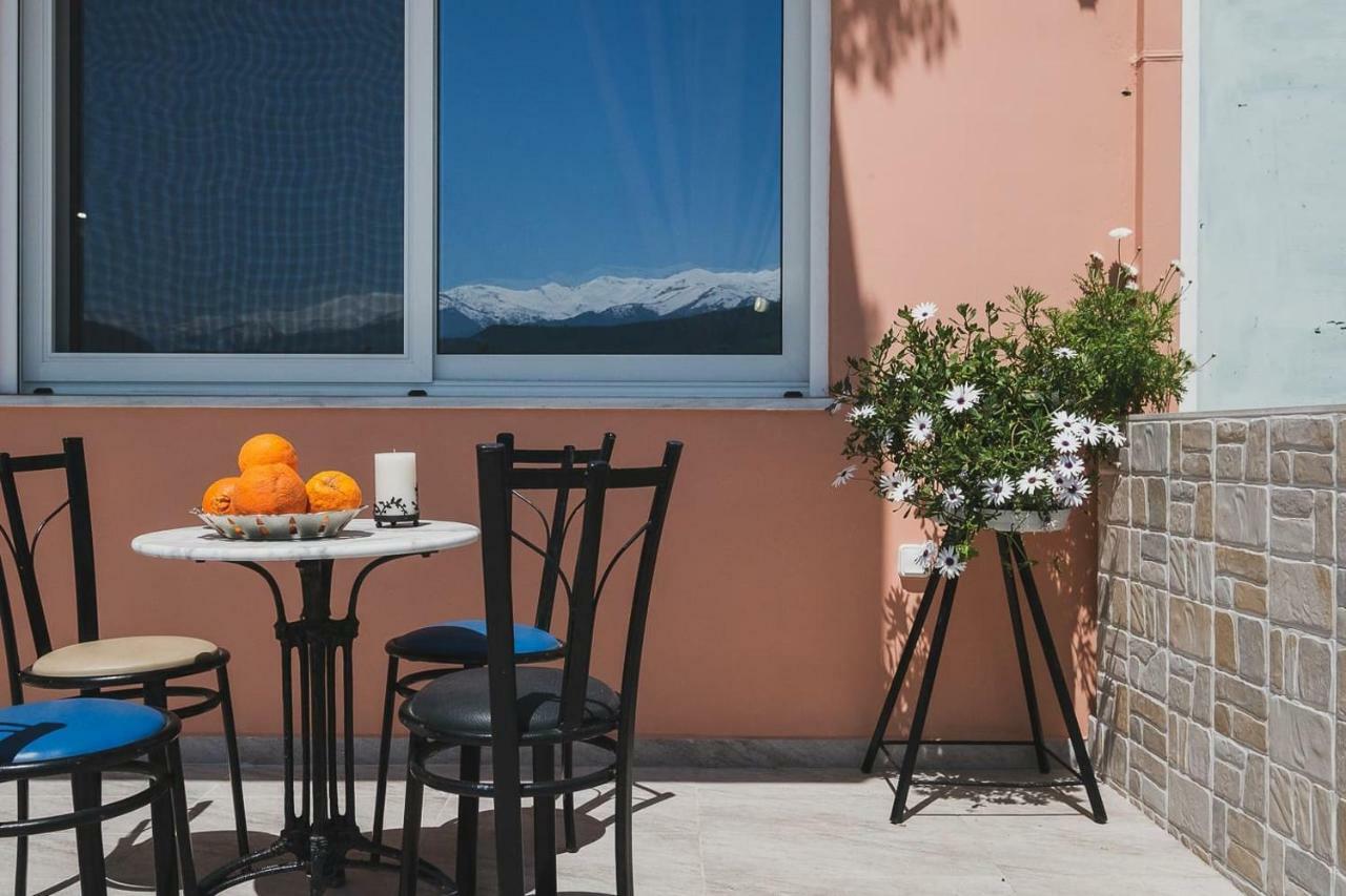Spacious Home With Parking Chania  ภายนอก รูปภาพ
