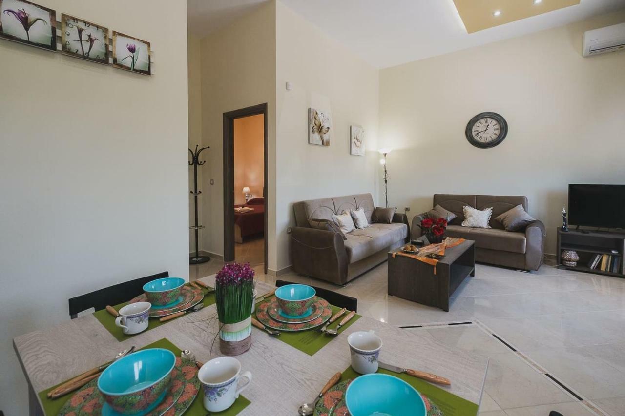 Spacious Home With Parking Chania  ภายนอก รูปภาพ