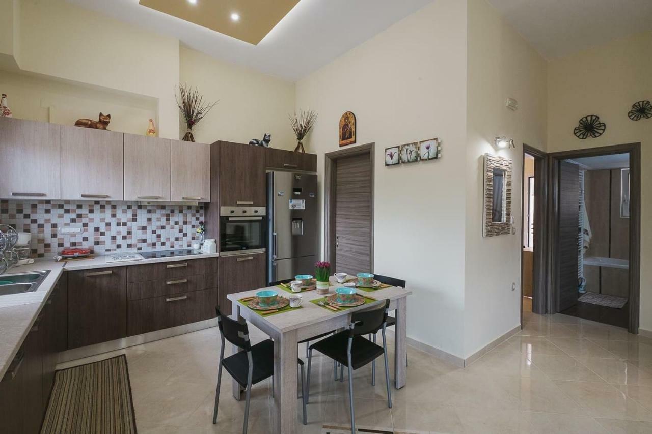 Spacious Home With Parking Chania  ภายนอก รูปภาพ