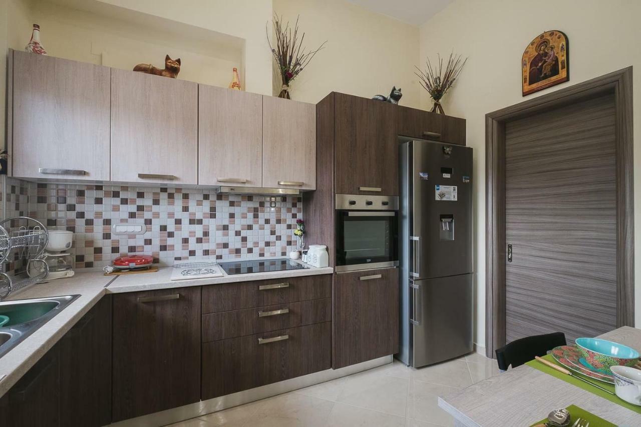 Spacious Home With Parking Chania  ภายนอก รูปภาพ