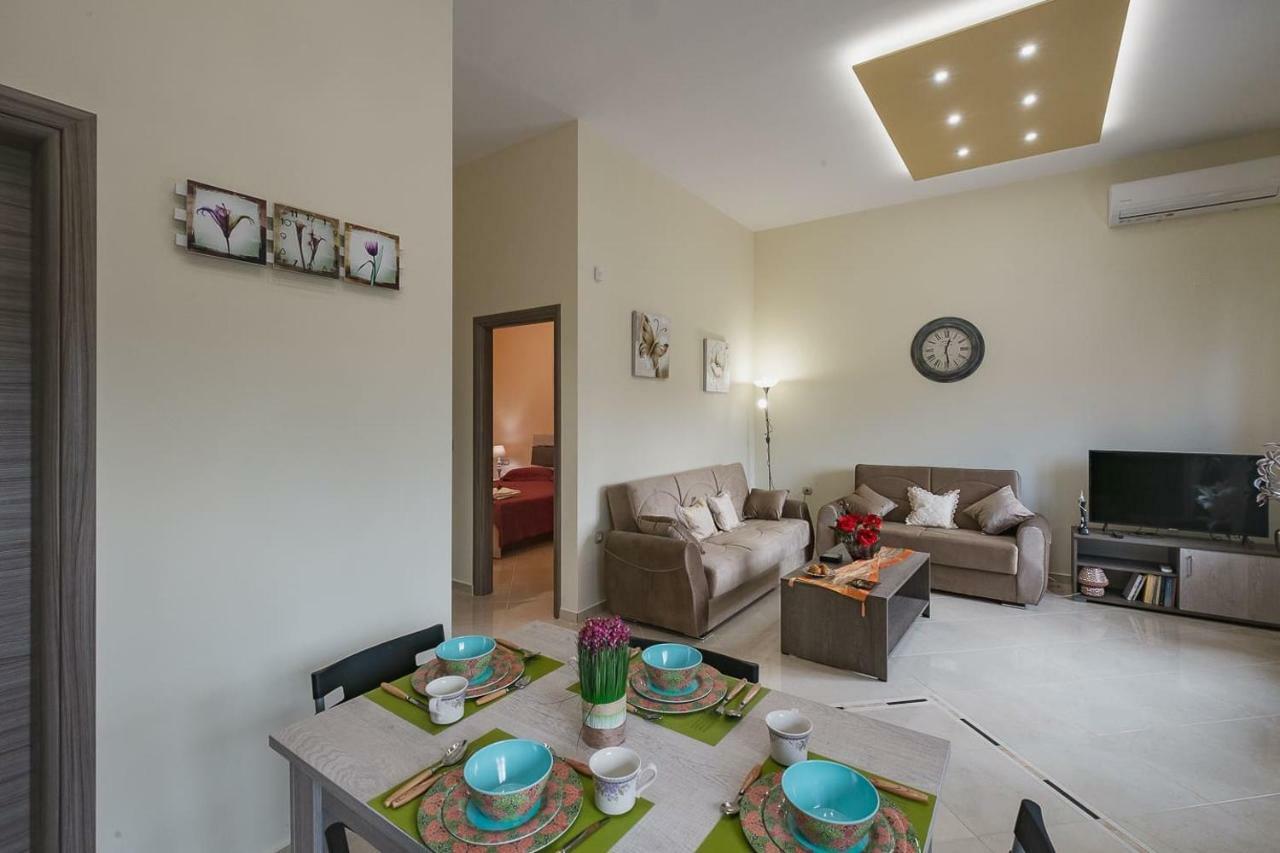 Spacious Home With Parking Chania  ภายนอก รูปภาพ