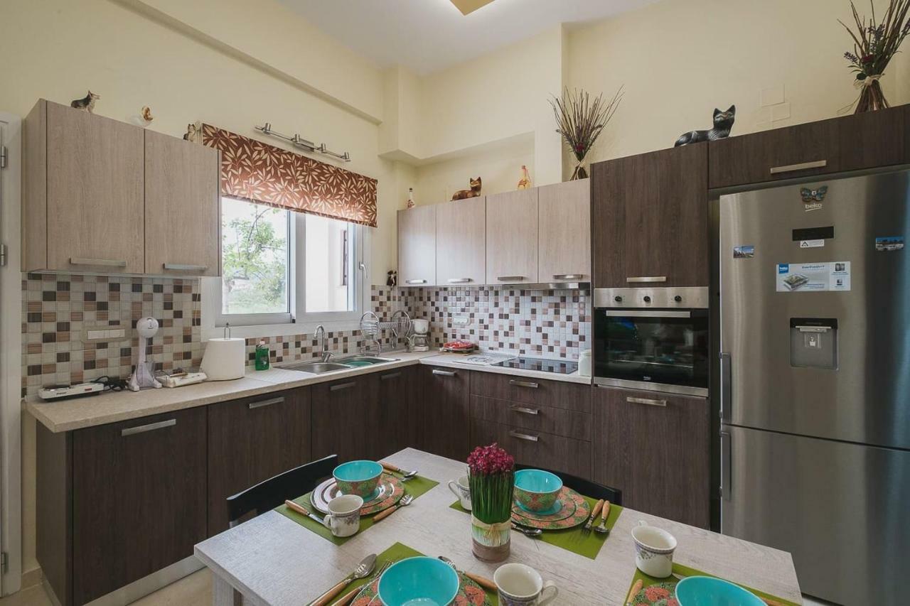 Spacious Home With Parking Chania  ภายนอก รูปภาพ