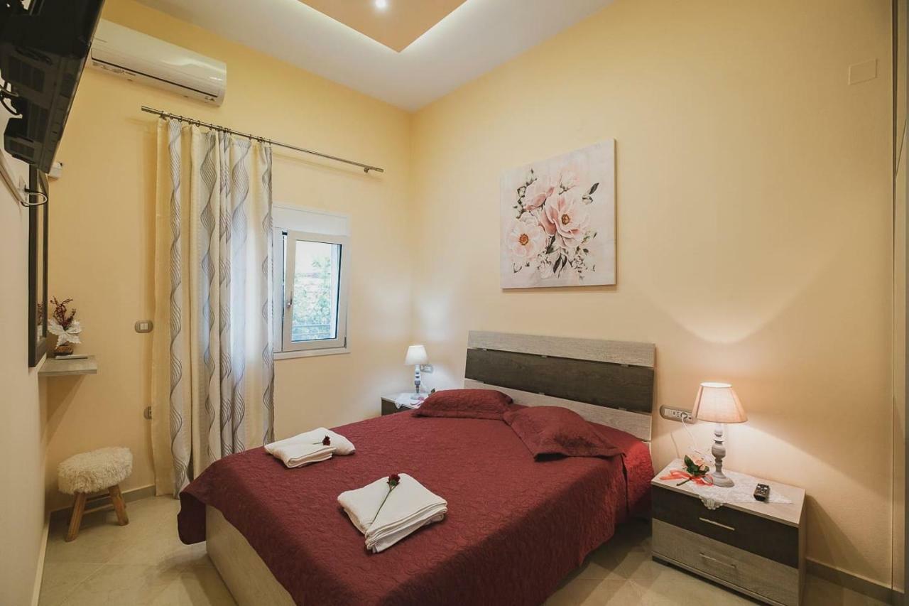 Spacious Home With Parking Chania  ภายนอก รูปภาพ