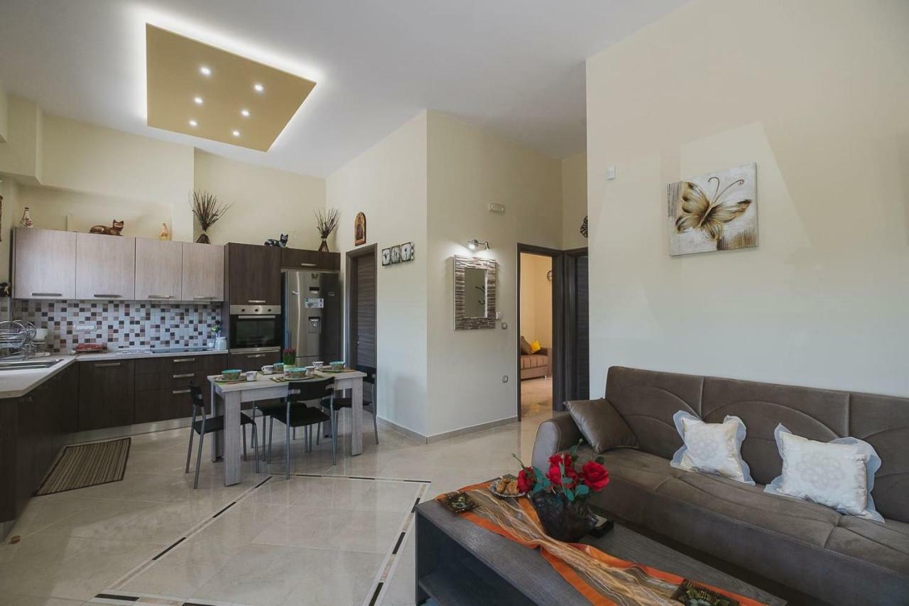 Spacious Home With Parking Chania  ภายนอก รูปภาพ