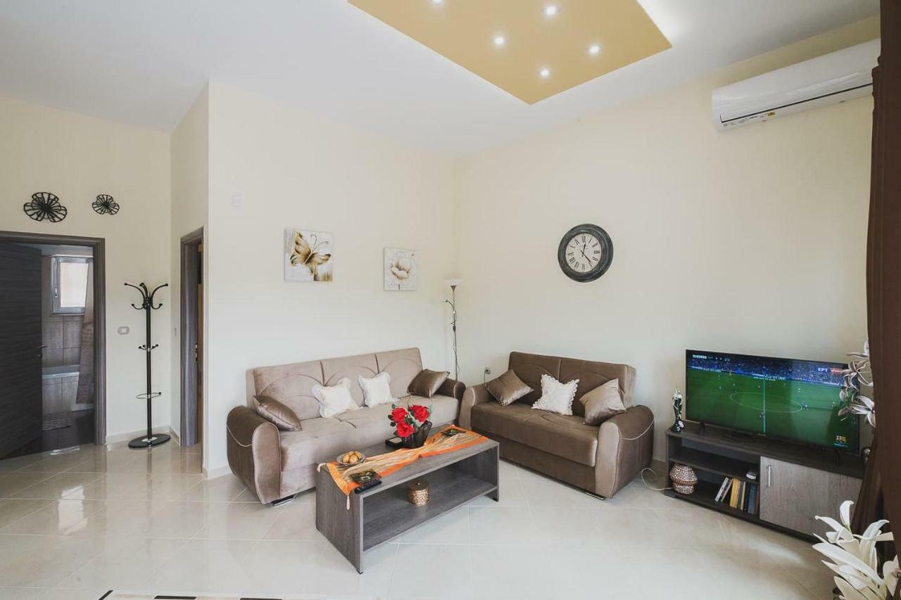 Spacious Home With Parking Chania  ภายนอก รูปภาพ